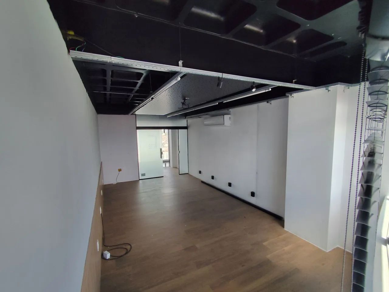 Times empresarial, Alugo Sala 36 m²  pronta planejada, com 2 ar condicionados, lavabo  - Foto 4