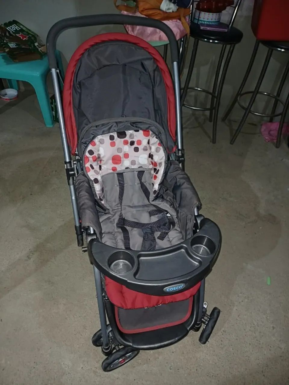 Carrinho de bebê e bebê conforto