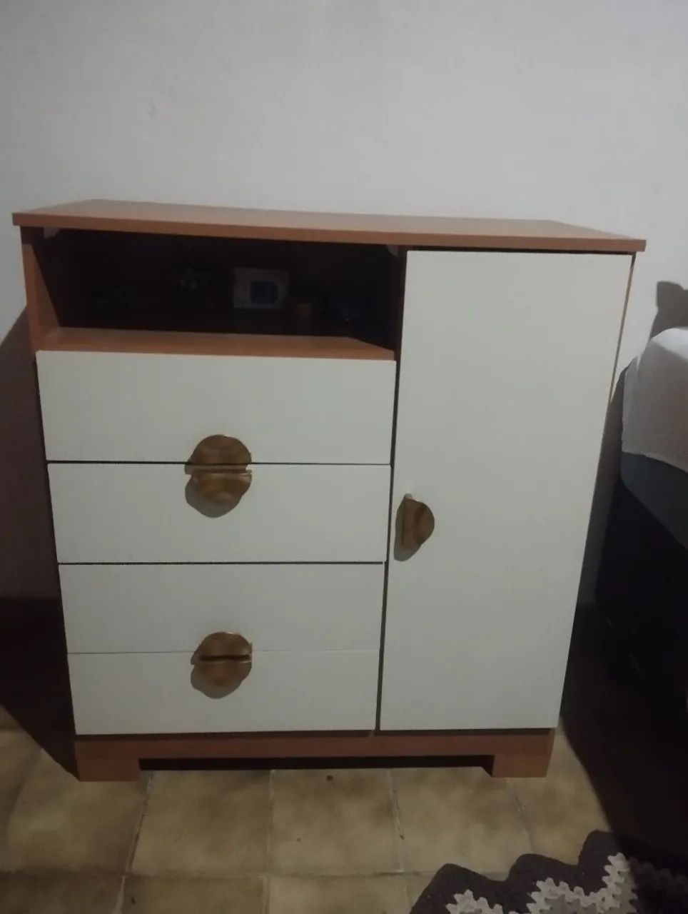 CÔMODA SEMI-NOVA