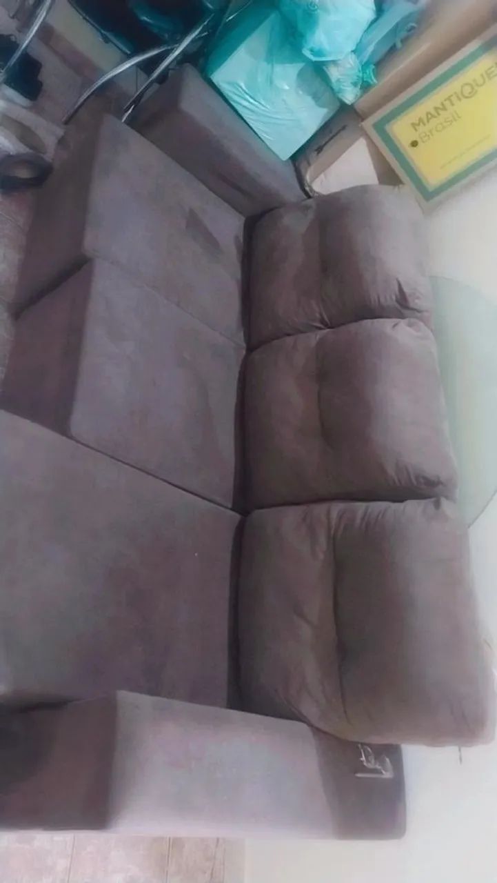 Vendo sofá 3 lugares retrátil na cor marrom  - Foto 2