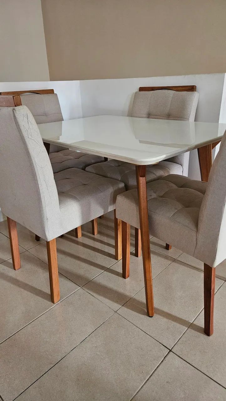 Conjunto de Mesa de Jantar com 4 Cadeiras Estofadas - Foto 5