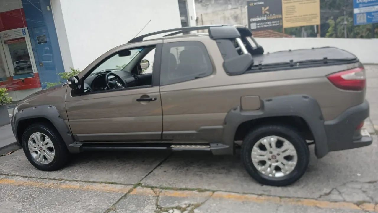 Fiat Strada Adventure1.8/ 1.8 Locker Flex CD 2016 - Foto 5