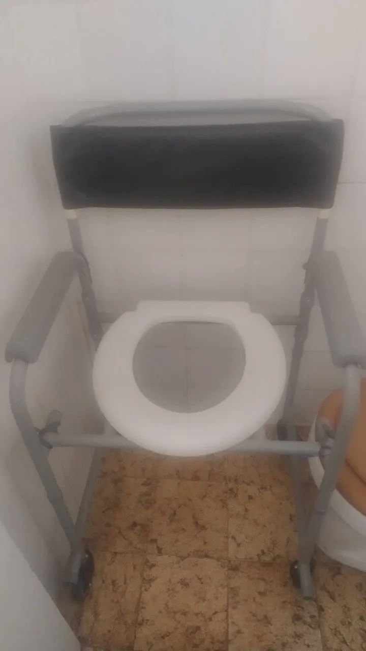 Cadeira higiênica  - Foto 3