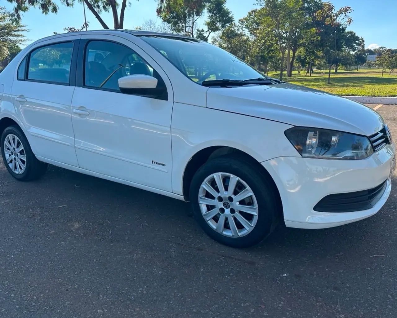 Volkswagen Voyage VOYAGE 1.0/1.0 City Mi Total Flex 8V 4p 2014