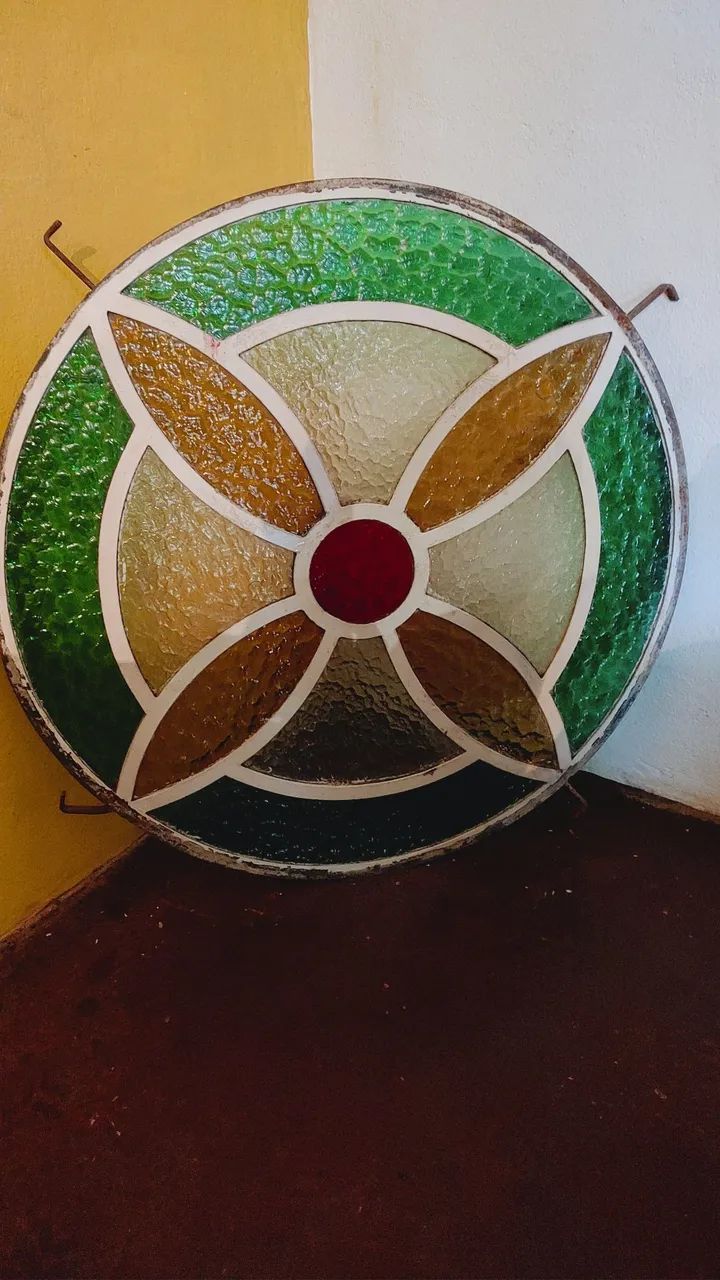 Vitral redondo com tema de flor  - Foto 5