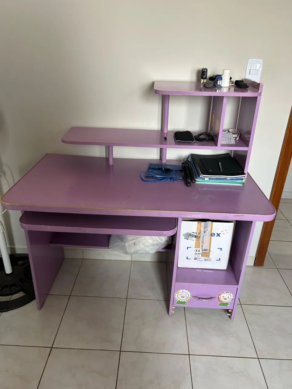 Mesa de estudo infantil 