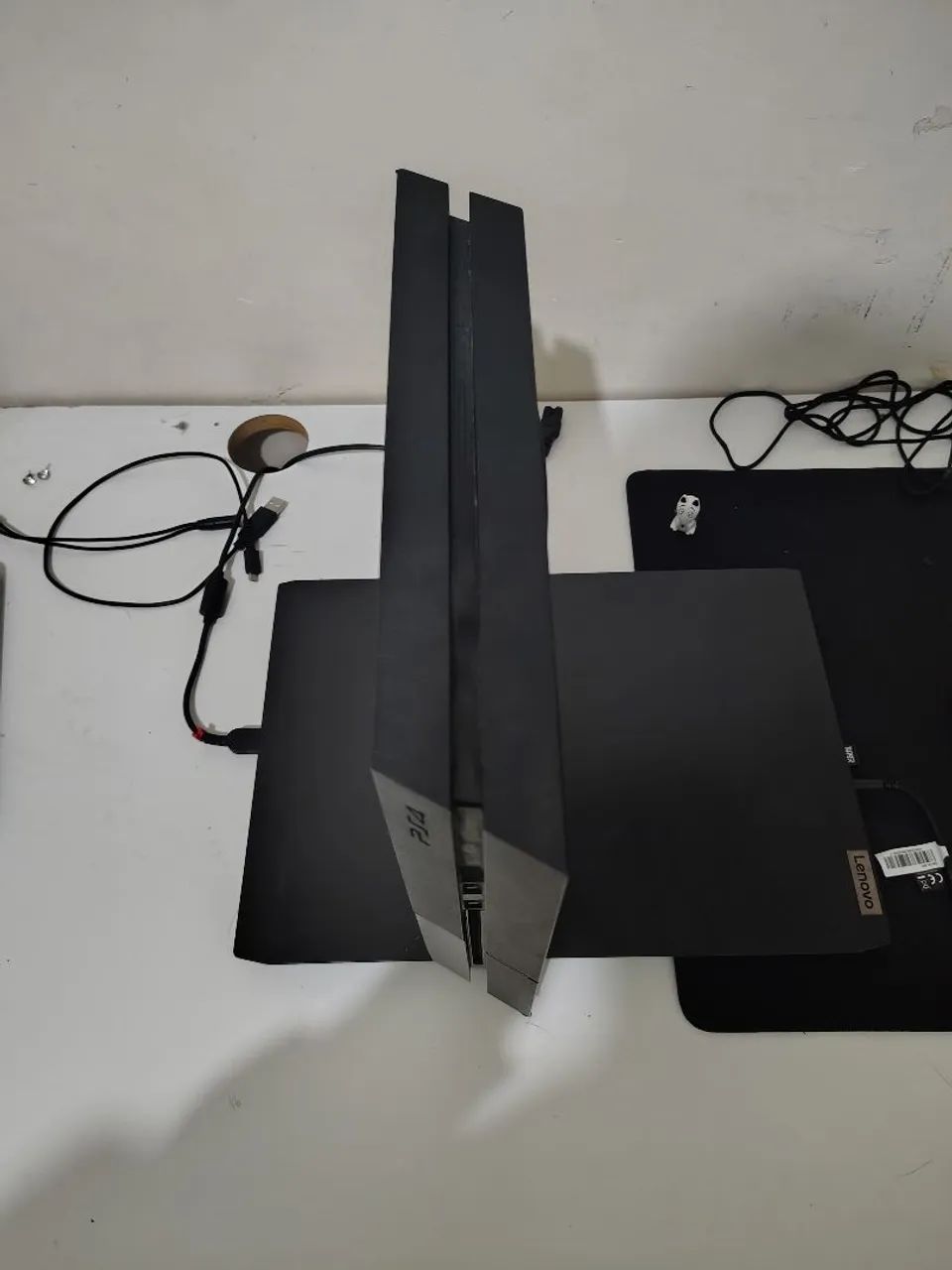 Ps4 com 2 controles e com detalhes  - Foto 5