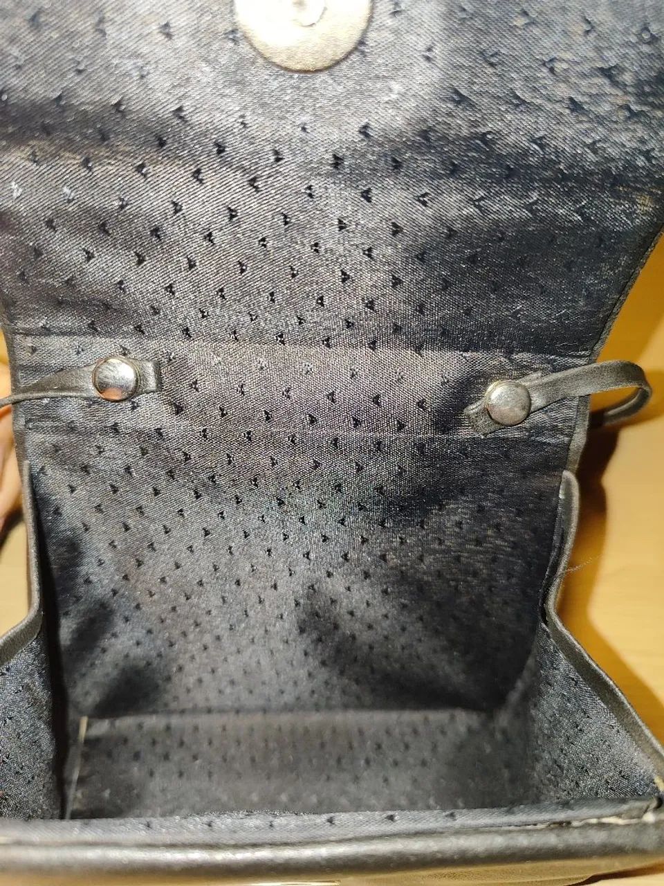 Bolsa pequena couro sintético - preta  - Foto 4