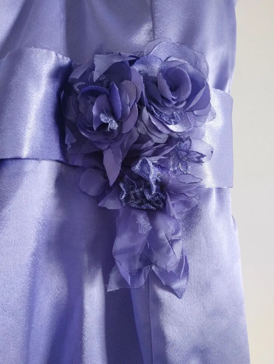 Vestido de Festa cor Hortência em cetim e renda - Foto 4