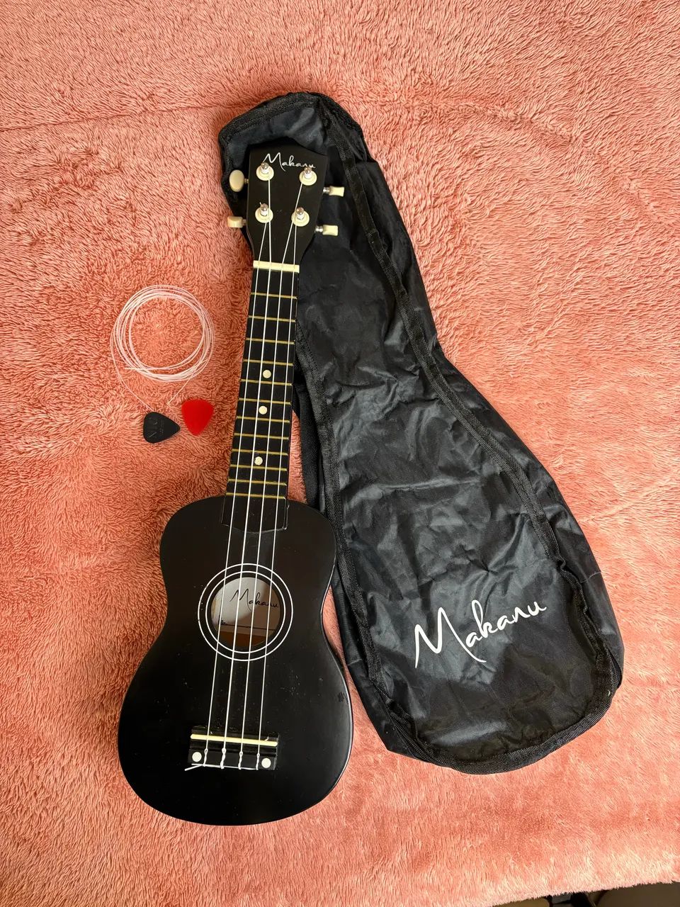 UKULELE MAKANU - Com bolsa, palhetas e corda extra