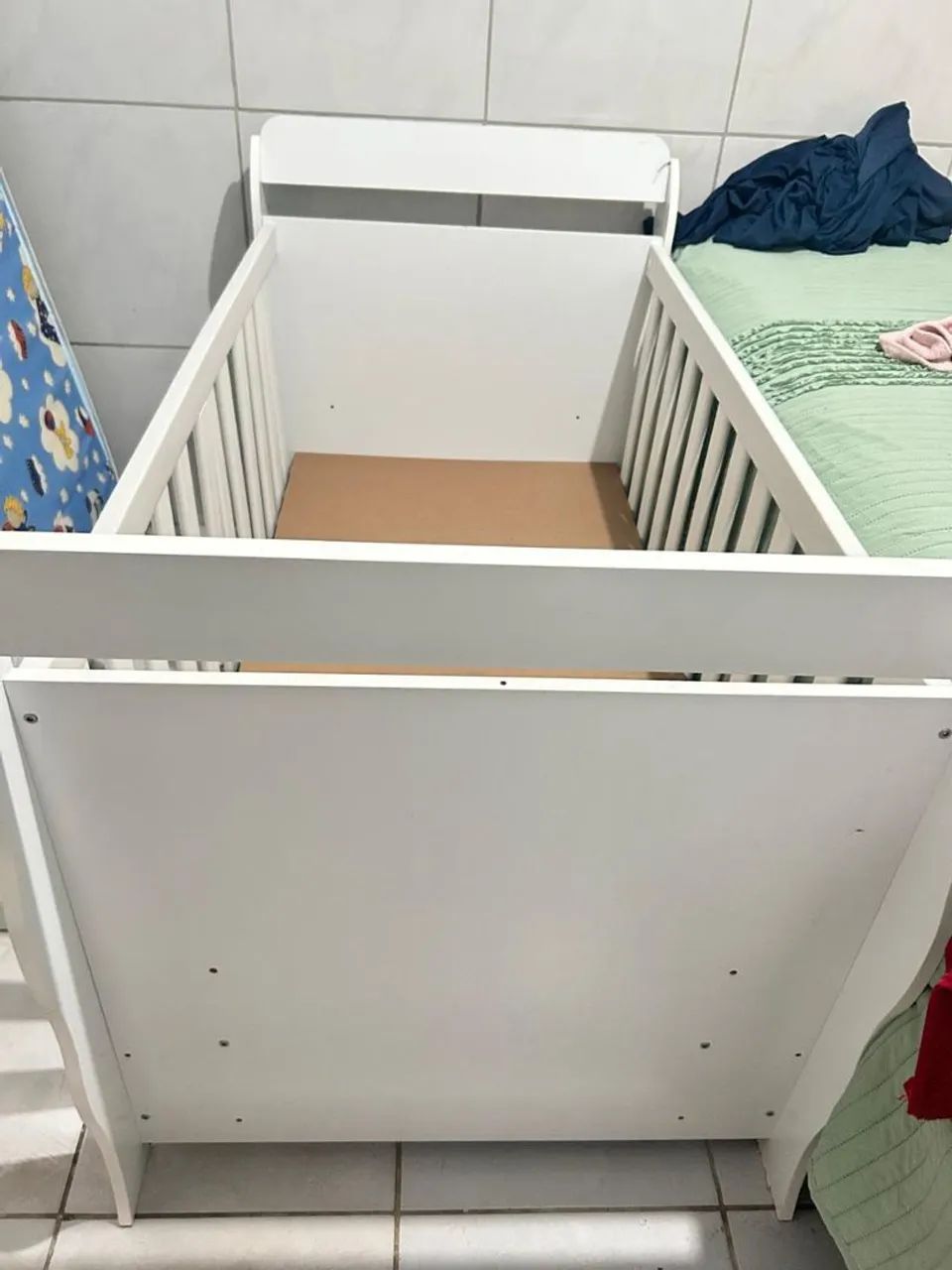 VENDO BERÇO PADRAO INFANTIL POUCO USADO COM COLCHAO  - Foto 2