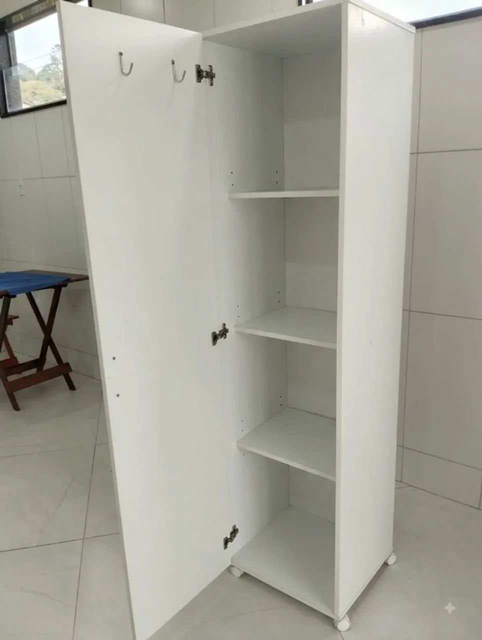 Armário Multiuso Branco com Prateleiras e Rodinhas - 1,71m Excelente Estado - Foto 2