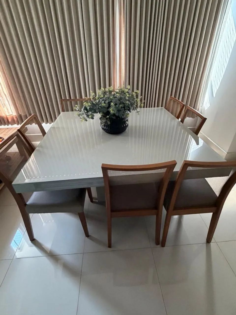 Mesa de jantar de 8 lugares 