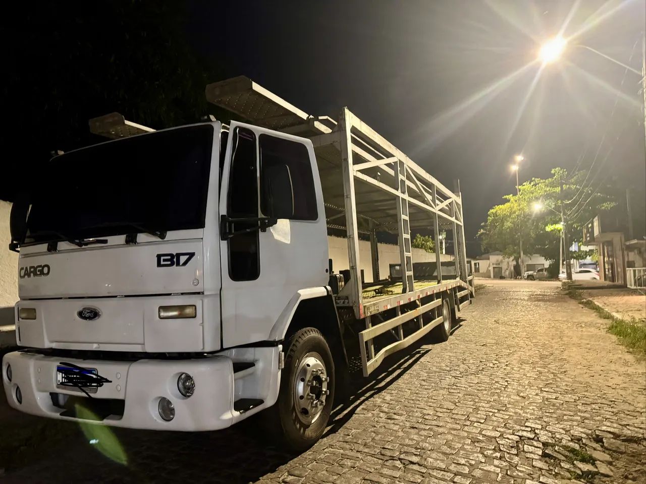 Caminhão plataforma 