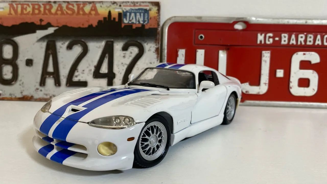 Miniatura Dodge Viper 1/18