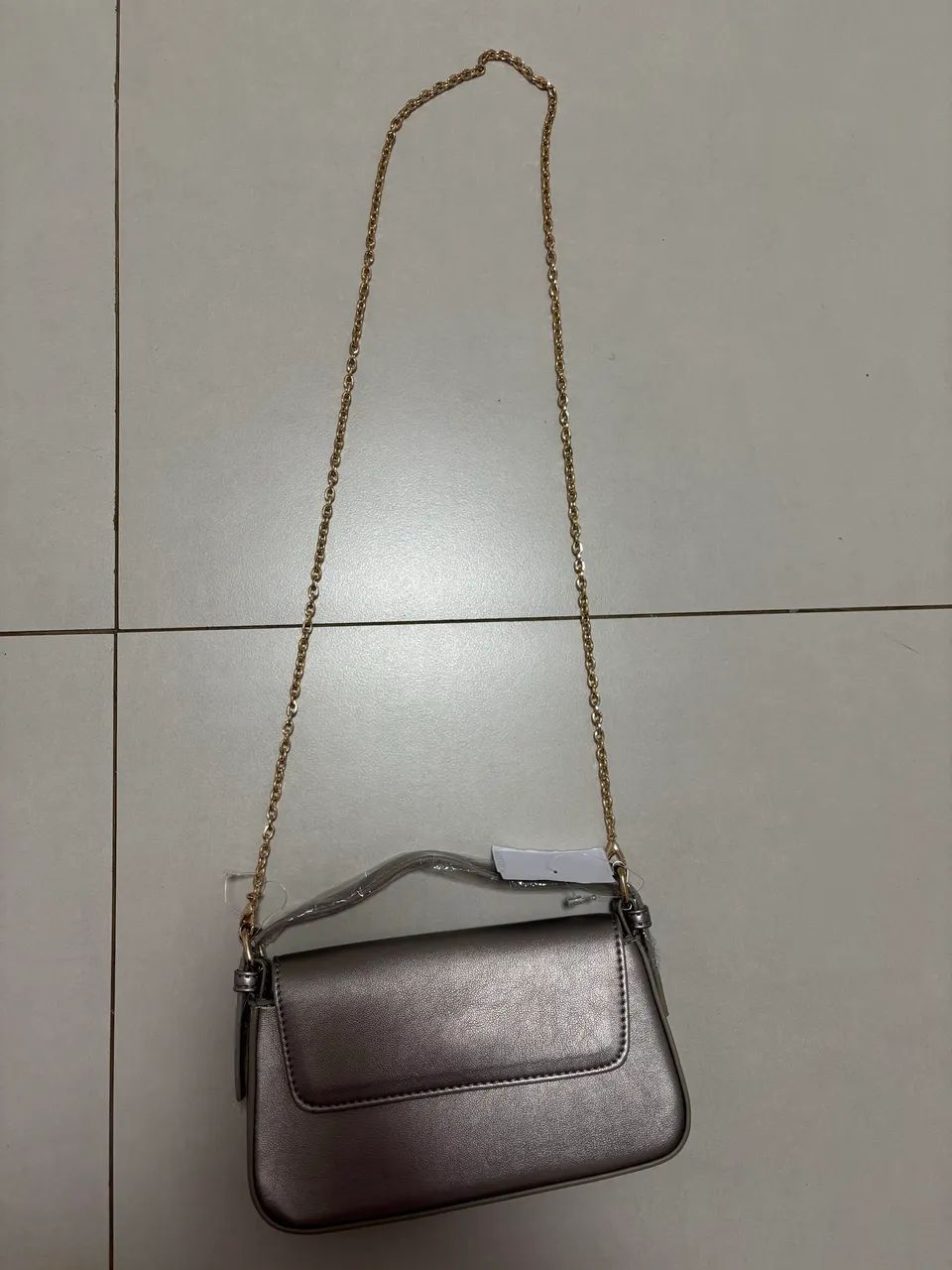Bolsa couro metalizado nova pequena  - Foto 4