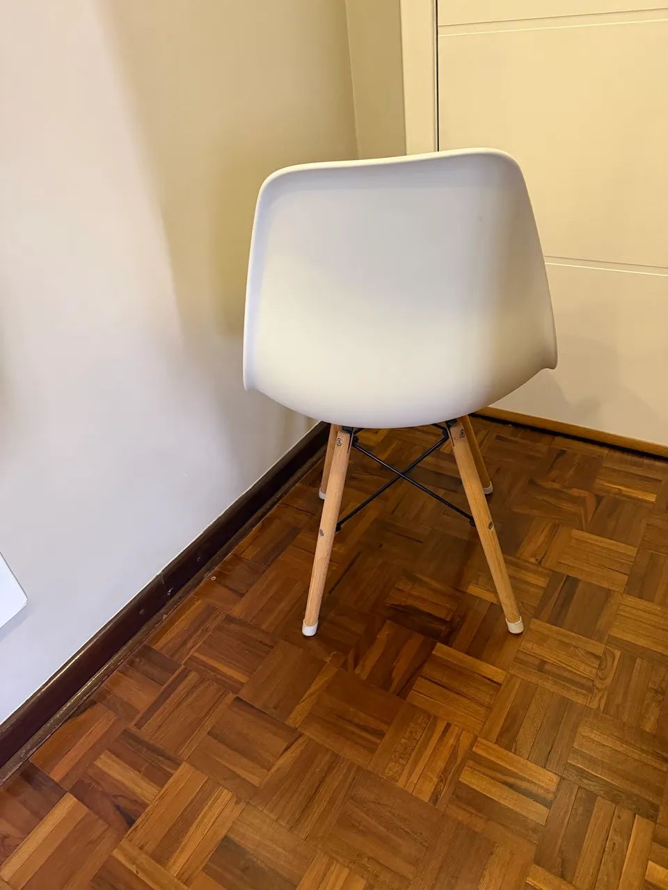 6 CADEIRAS EAMES BRANCA - Foto 3