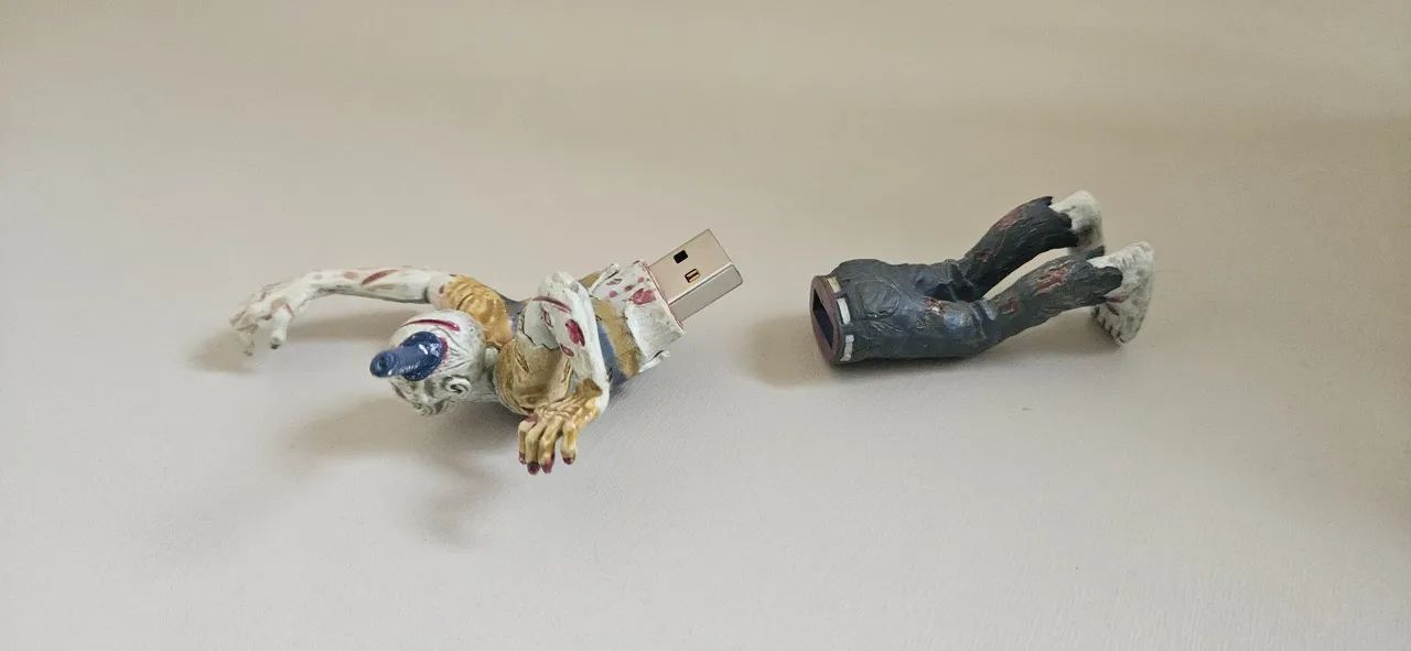 Ninja Gaiden Z pen-drive 
