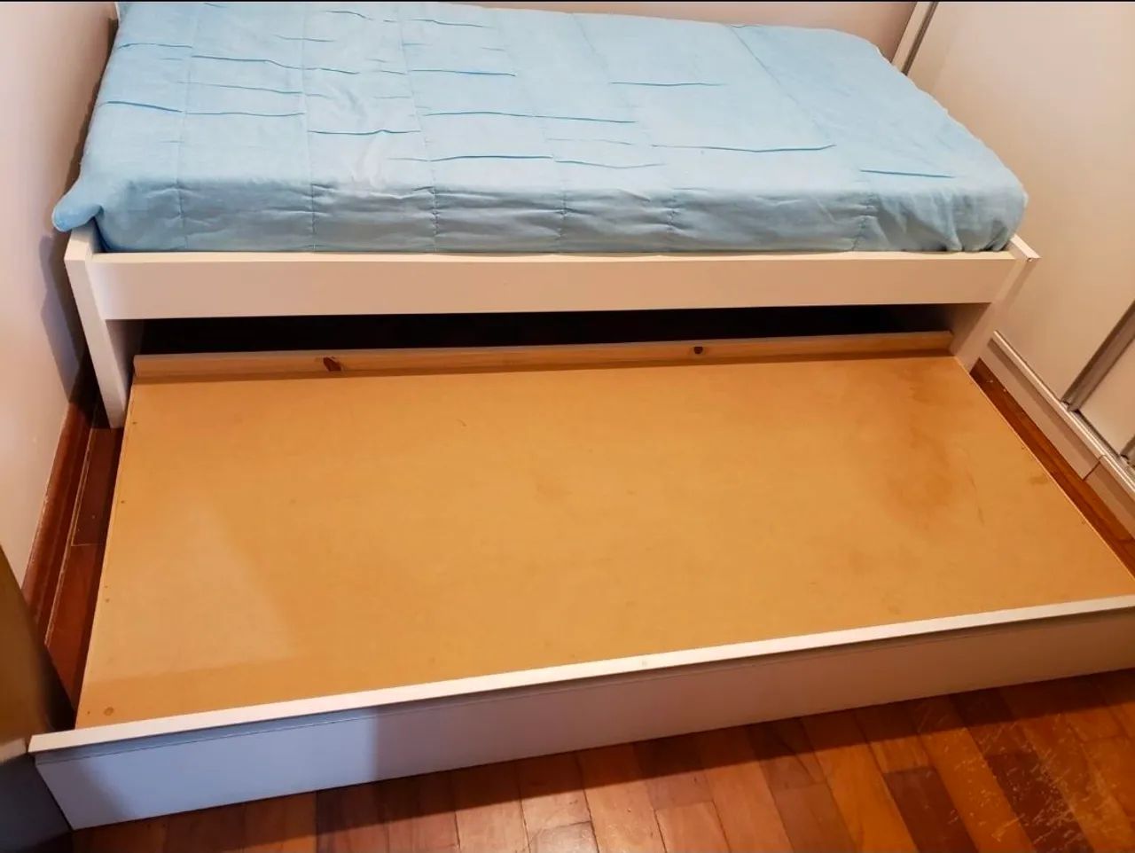 Cama com auxiliar e cômoda  - Foto 2