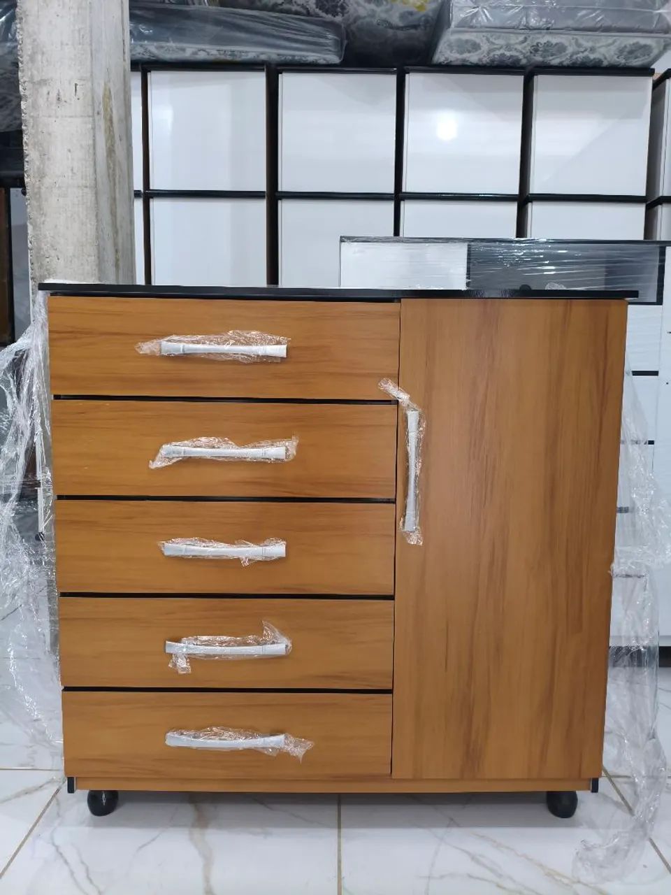 Cômodas novas e com frete grátis só aqui 