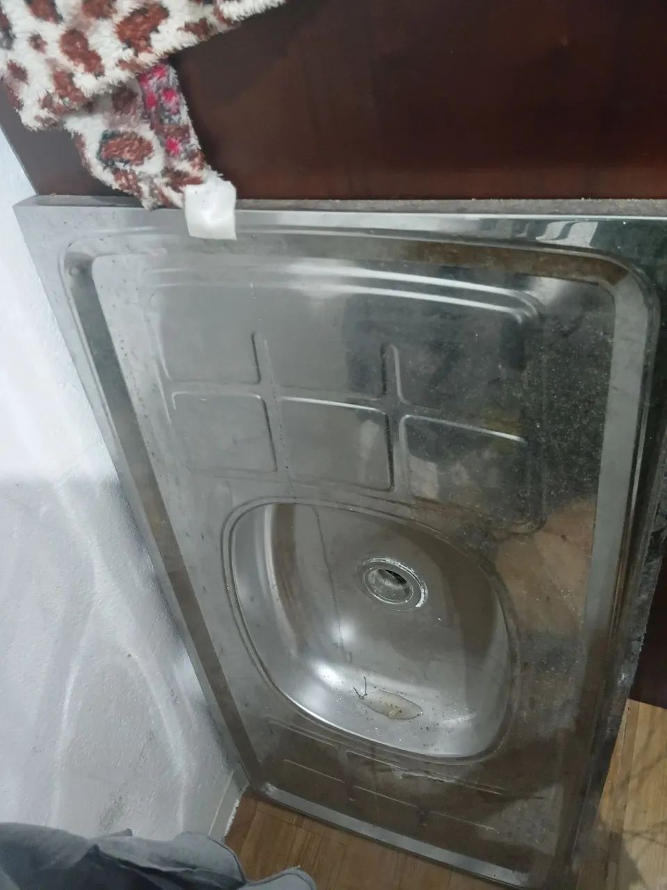 Selling a stainless steel kitchen sink