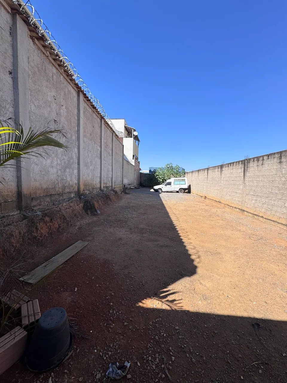 Vendo lote plano, ao lado da Umei. 