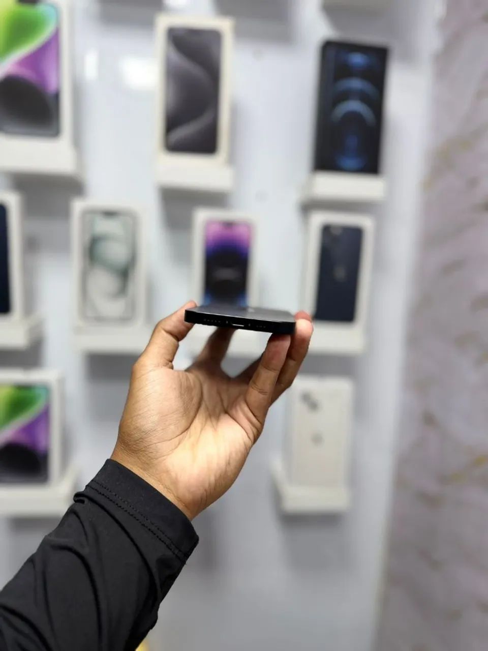 IPHONE 16e 256GB<br>R$ 3.799,00 - Foto 3