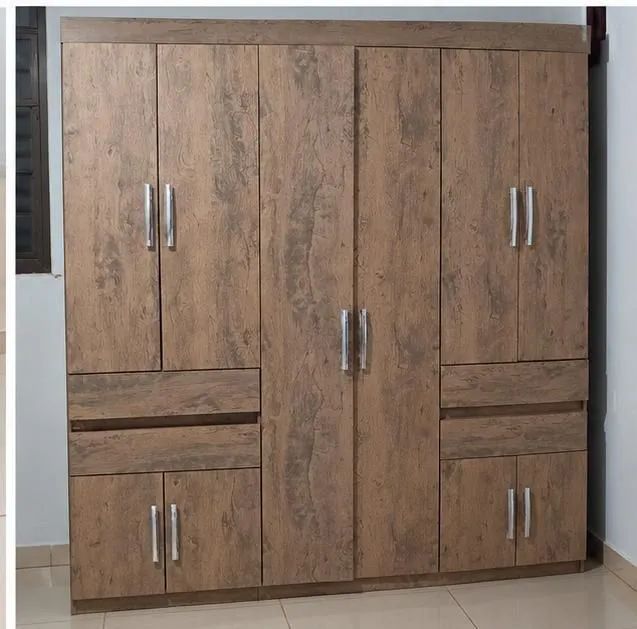 Guarda roupa semi novo