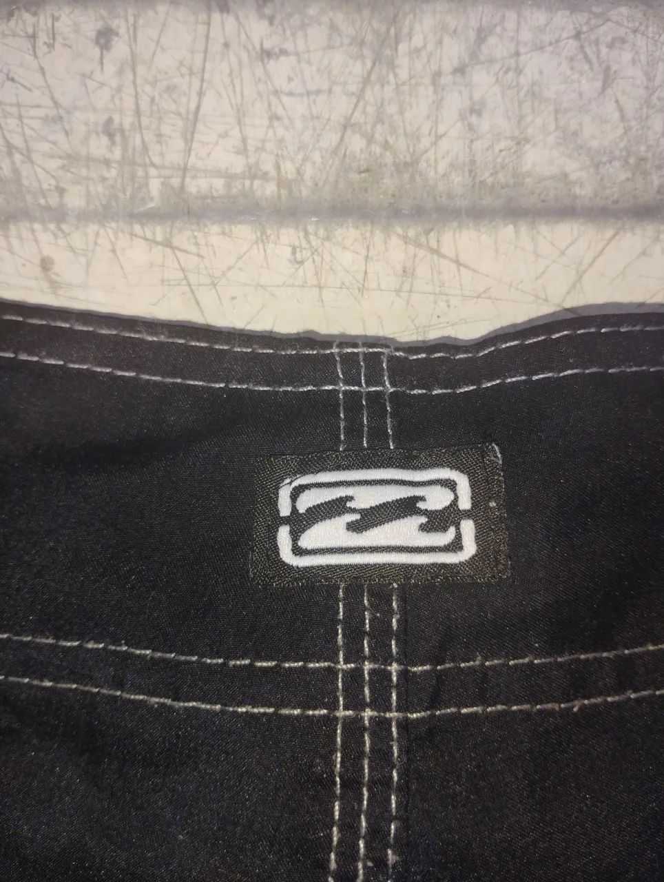 Vendo uma bermuda da marca Billabong antiga  - Foto 4