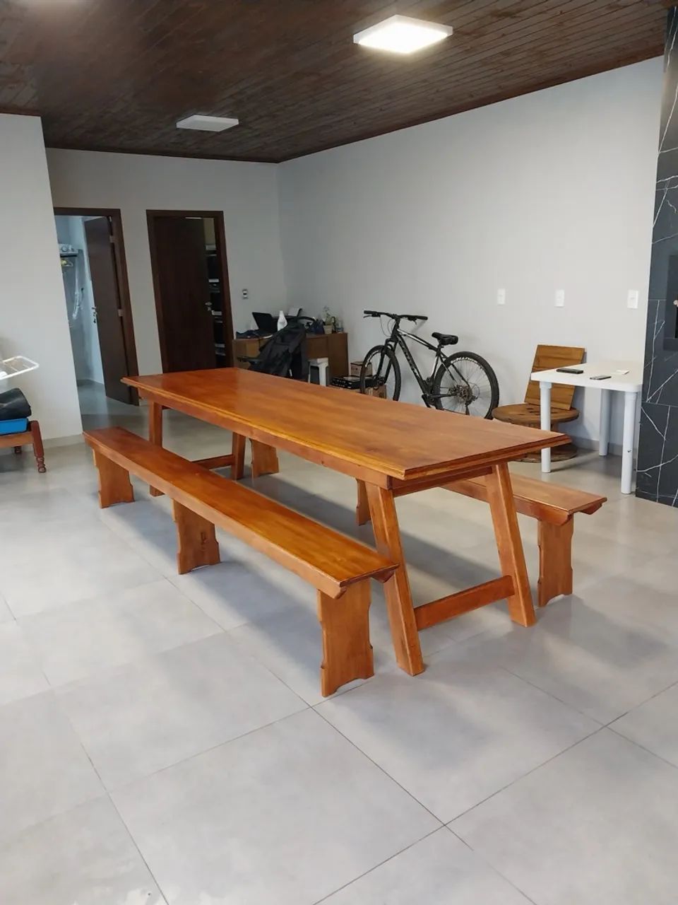 Kit Mesa com Bancos mas-eucalipto com verniz imbuia confira  - Foto 2