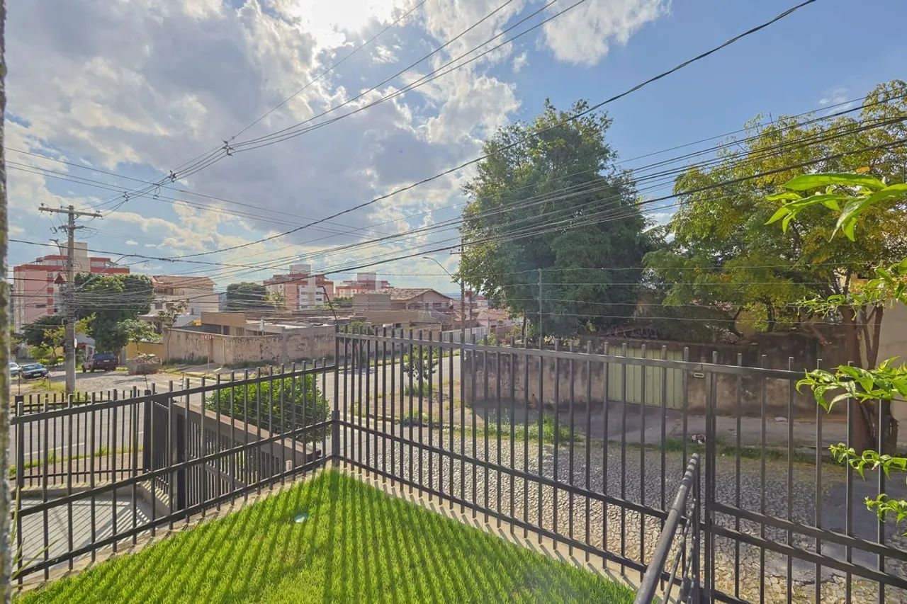 Casa à Venda - Santa Inês, 4 Quartos, 229 m2
