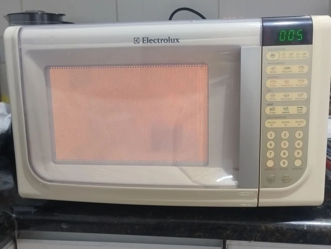 Micro ondas Eletrolux 31 litros 220 volts funcionando perfeitamente  - Foto 3