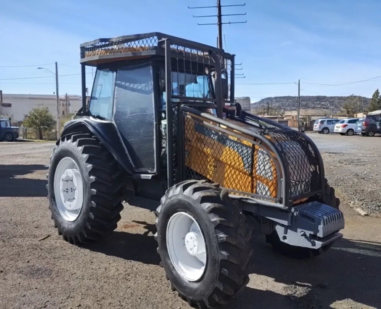 Trator Valtra BM100 ano 2018, 4x4, com 5.400 horas, em MG