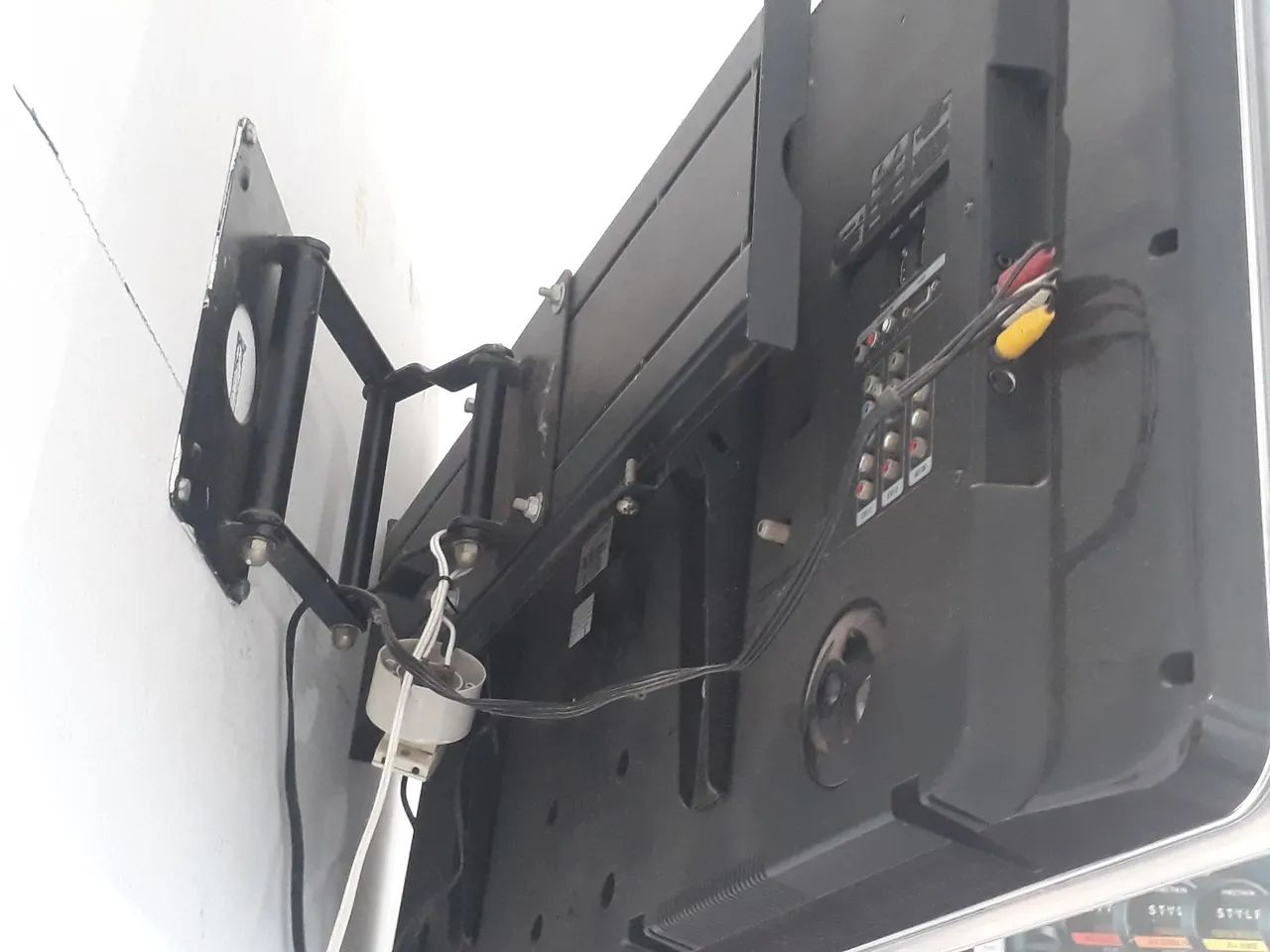 TV Philips  42 polegadas com suporte  de parede 