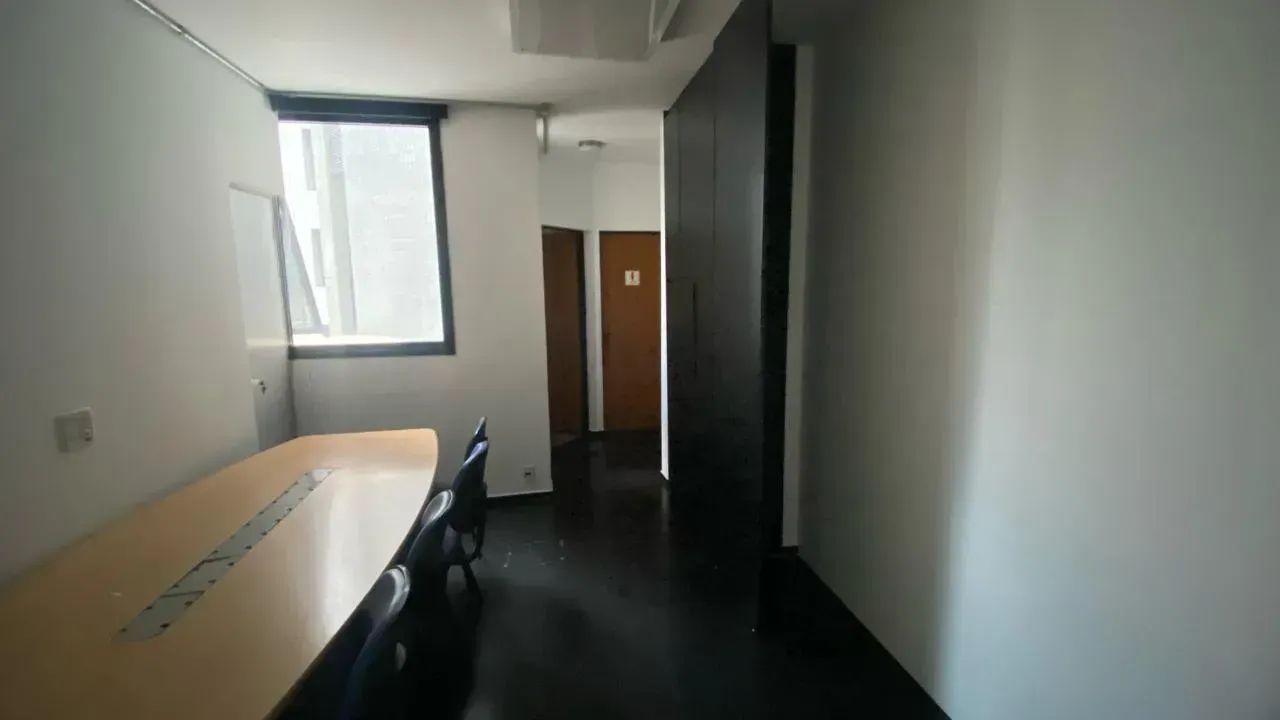 Sala comercial, MOBILIADA, na região da Berrini, com 254 m². Com 36 posições de trabalho - Foto 4