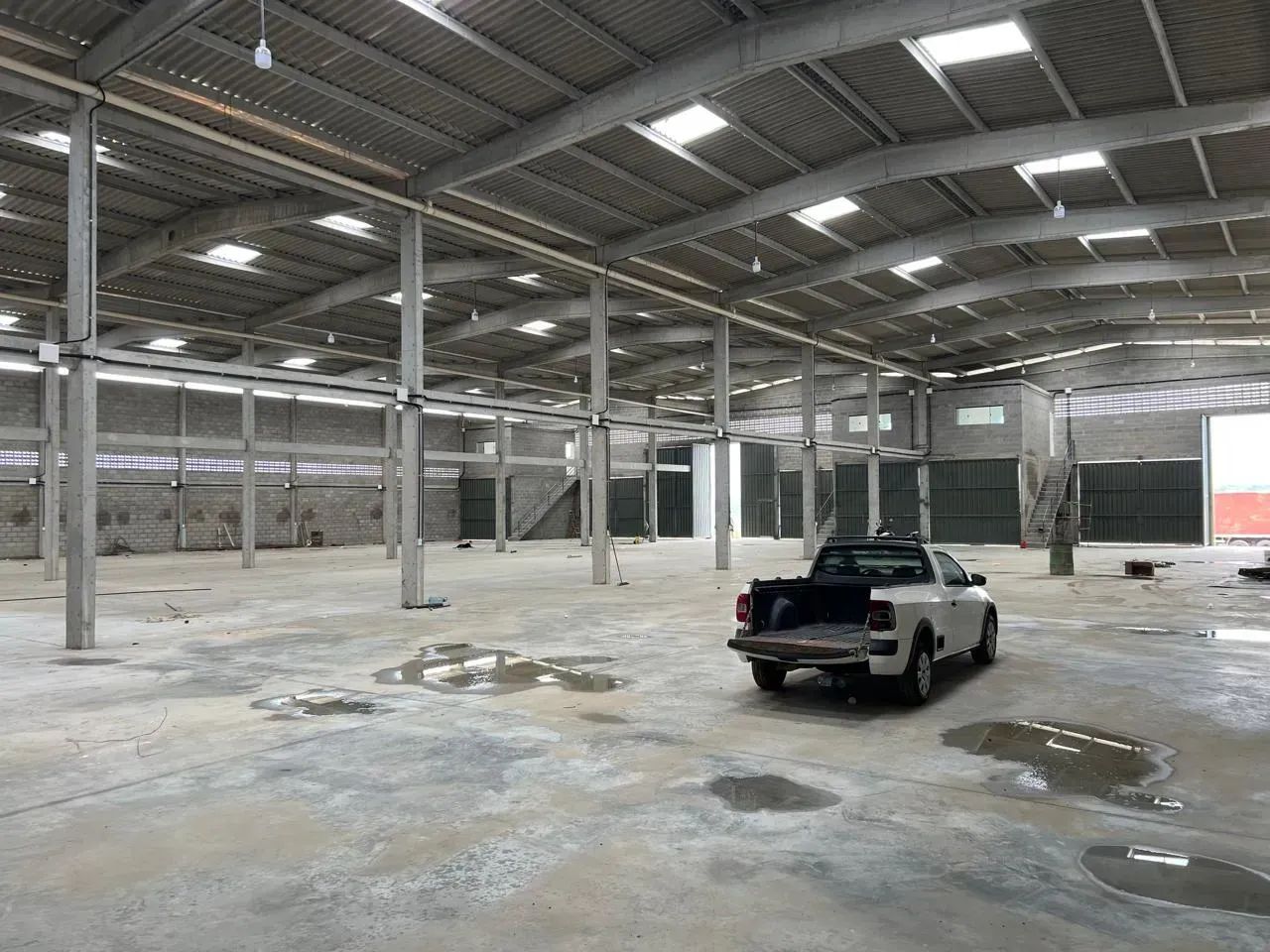 Galpão com 750 a 2250 m2 com docas, PD 8 m, à 100 m da BR-101 - Foto 4