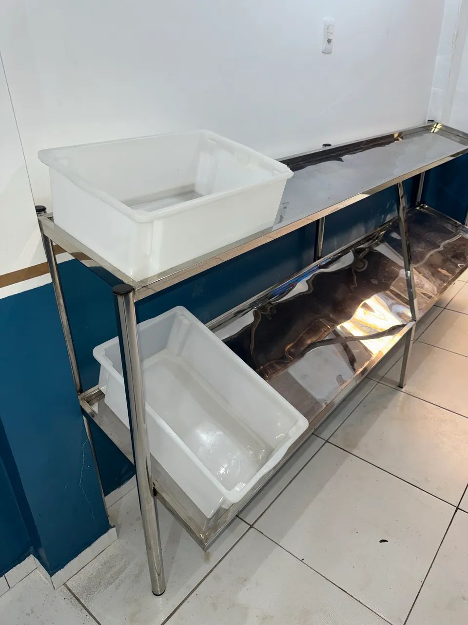 VENDO MESA TODA EM INOX, TODA NOVA SEM USO!