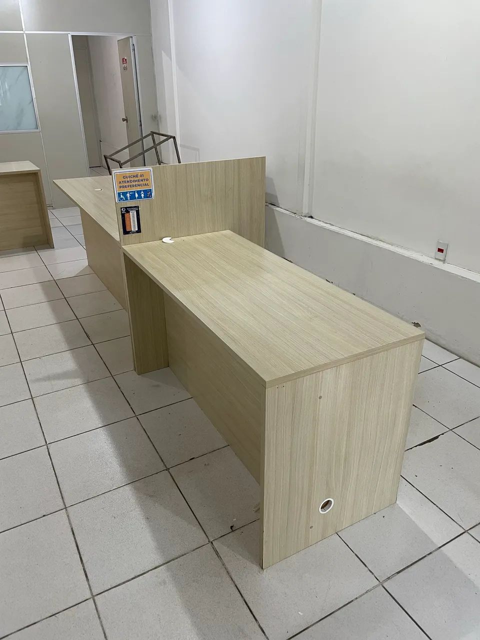 Mesa para recepção e escritório - Foto 4