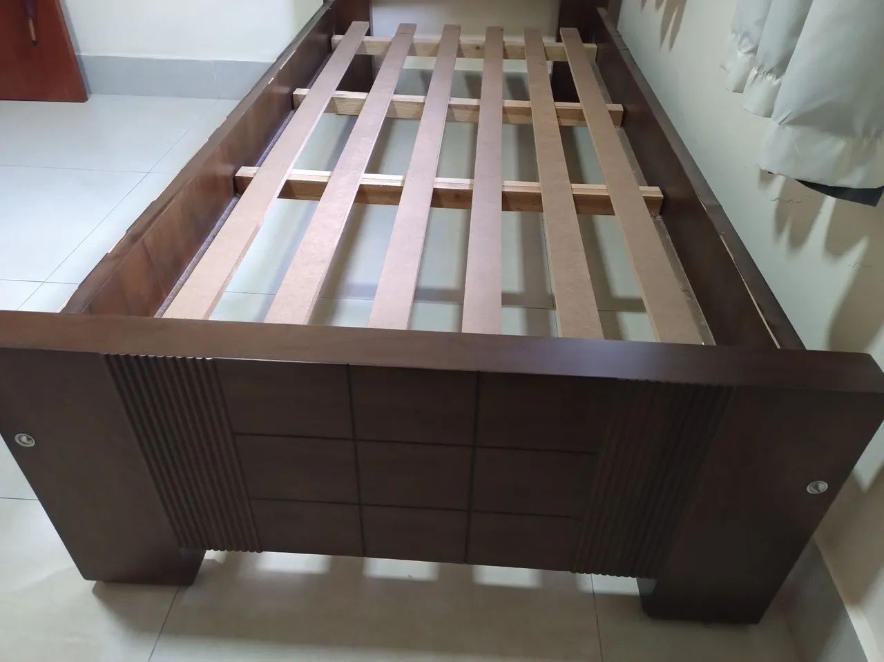 Cama de solteiro de madeira muito bonita  - Foto 3