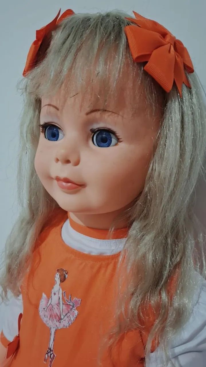 Boneca amiguinha da estrela com vestido laranja 