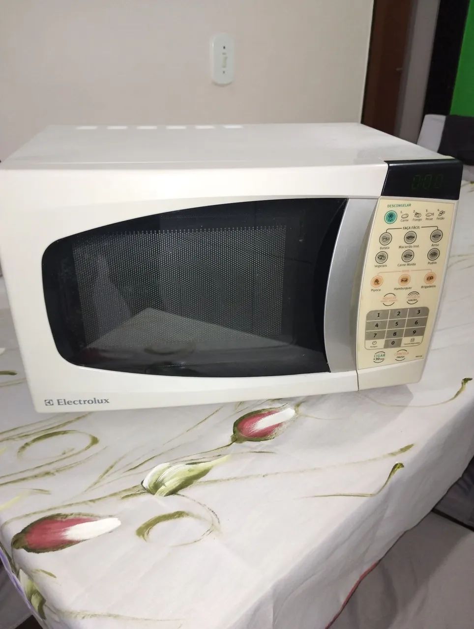 Microondas Electrolux 18l 110vts usado 