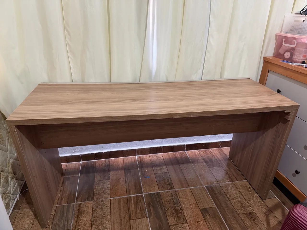 Vendo mesa de escritório bem espaçosa 