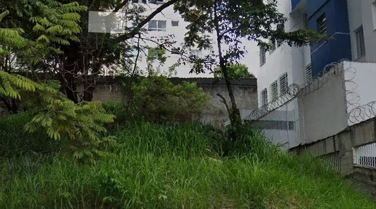 Lote de 420 m² no bairro Manacás.