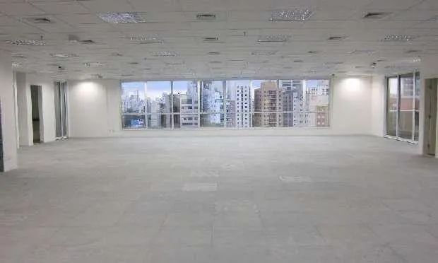 Conjunto comercial 368,00m² com 8 vagas de garagem