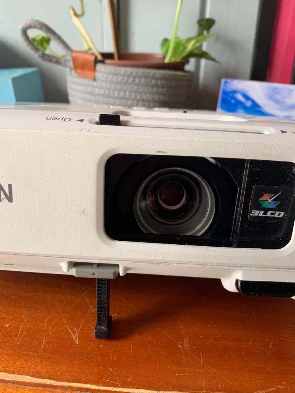 Vendo projetor Epson x 24 com tela - Foto 2