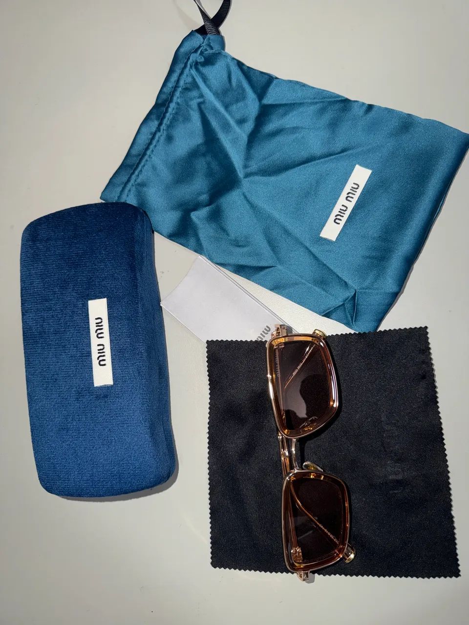Óculos - marca Miu Miu / Capa, Encarte, Bolsa