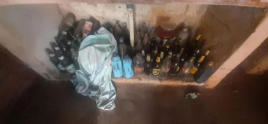 Sete engradados com garrafas de cervejas. - Foto 2