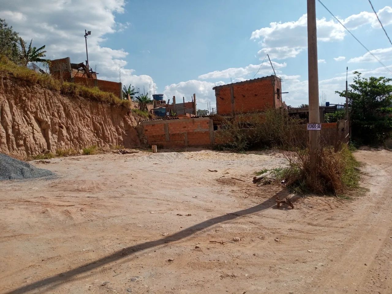 VENDO TERRENO BAIRRO DOS MORROS 