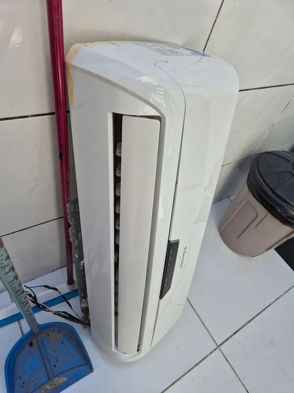 EVAPORADORA split Eletrolux 12000 BTUs ( controle + evaporadora) - Foto 4