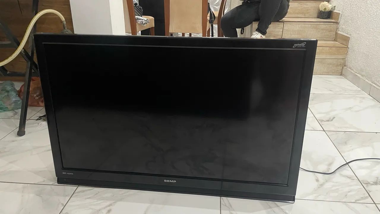 TV Semp Toshiba LCD 42 Polegadas - Liga, Tem Som, Mas Não Dá Imagem